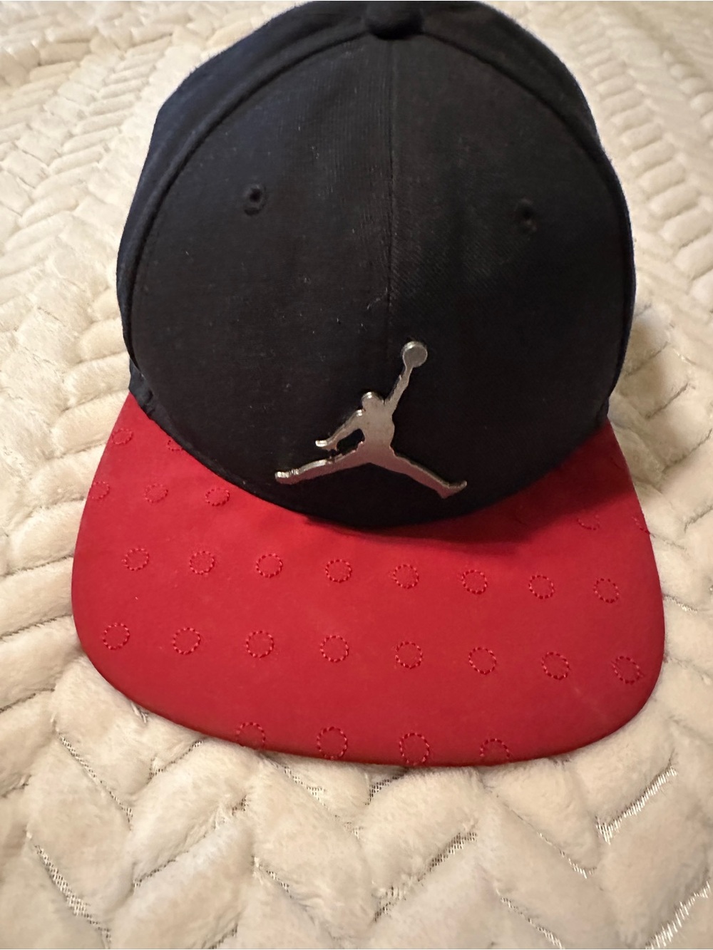 Men's Black and Red Basketball Metal Jumpman Logo Snapback Hat